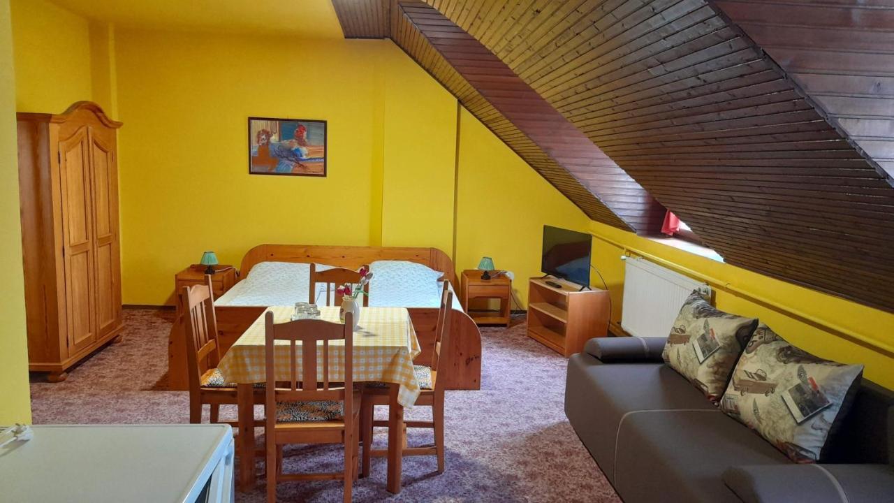 Centrum Apartman Hotel Hajduszoboszlo Exterior photo